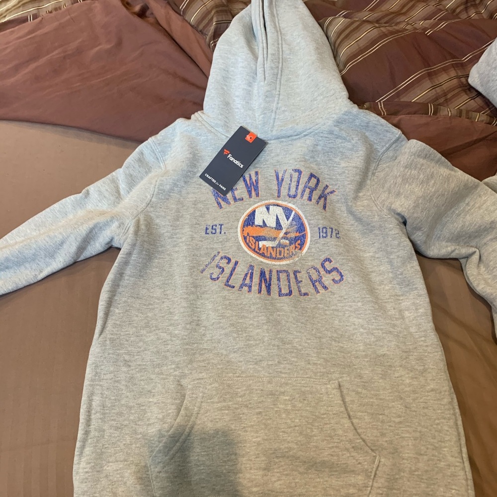 New York Islanders sweatshirt